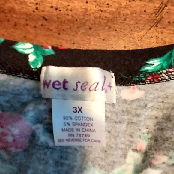 Plus Size Wet Seal Tee-NWOT - Picture 6 of 7
